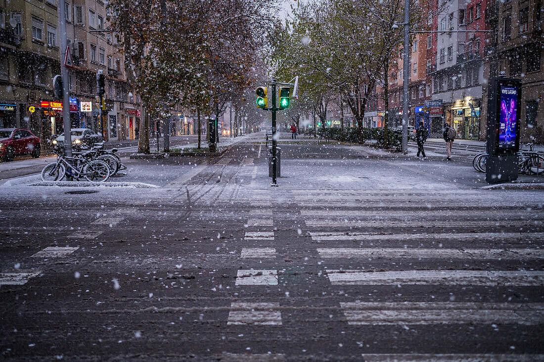 Zaragoza, vom Sturm Juan mit Schnee bedeckt