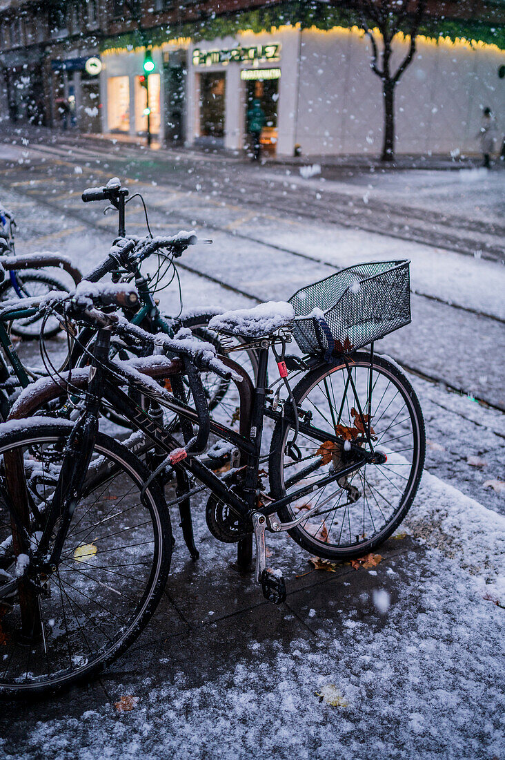 Zaragoza blanketed in snow by storm Juan