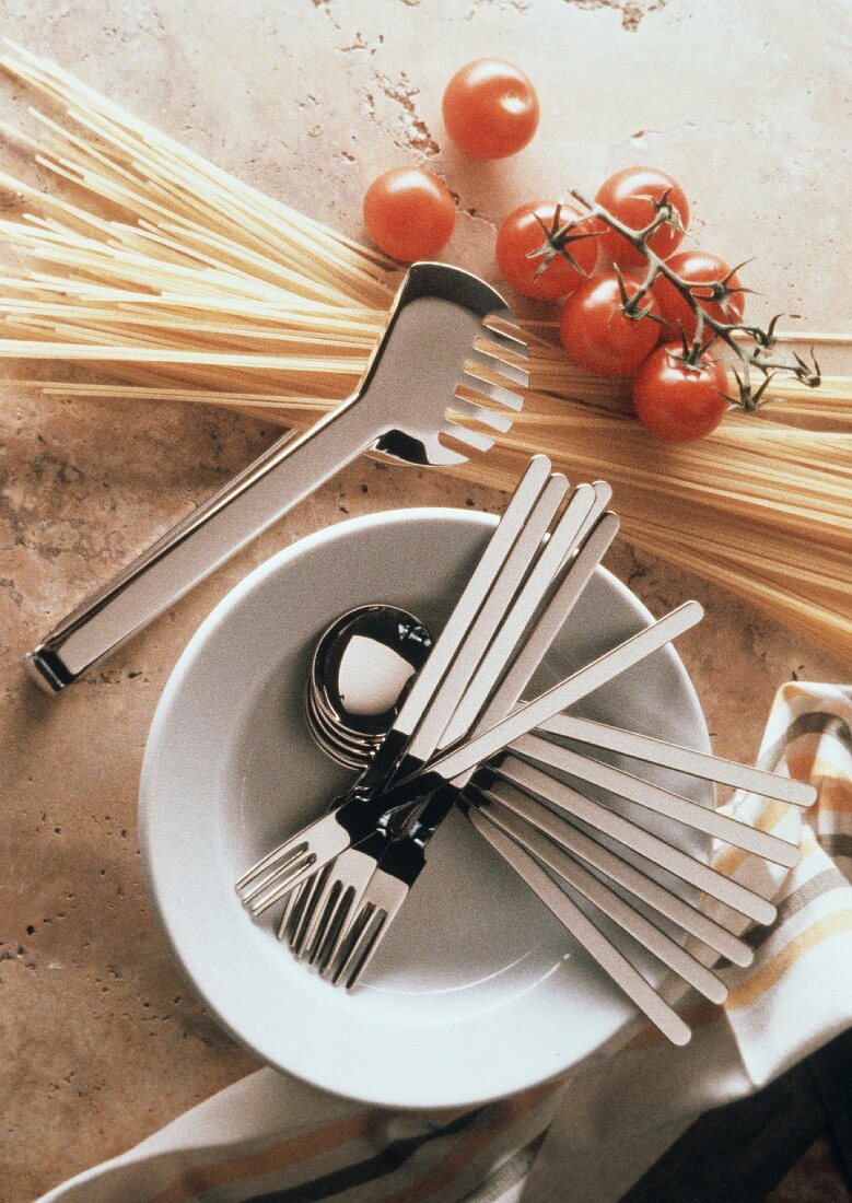 Spaghettizange, Nudelbesteck, Spaghetti & Kirschtomaten