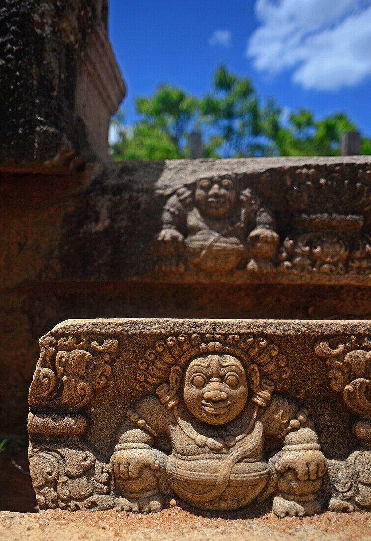 Ruinen des Ratnaprasada oder Juwelenpalastes in Anuradhapura, Sri Lanka