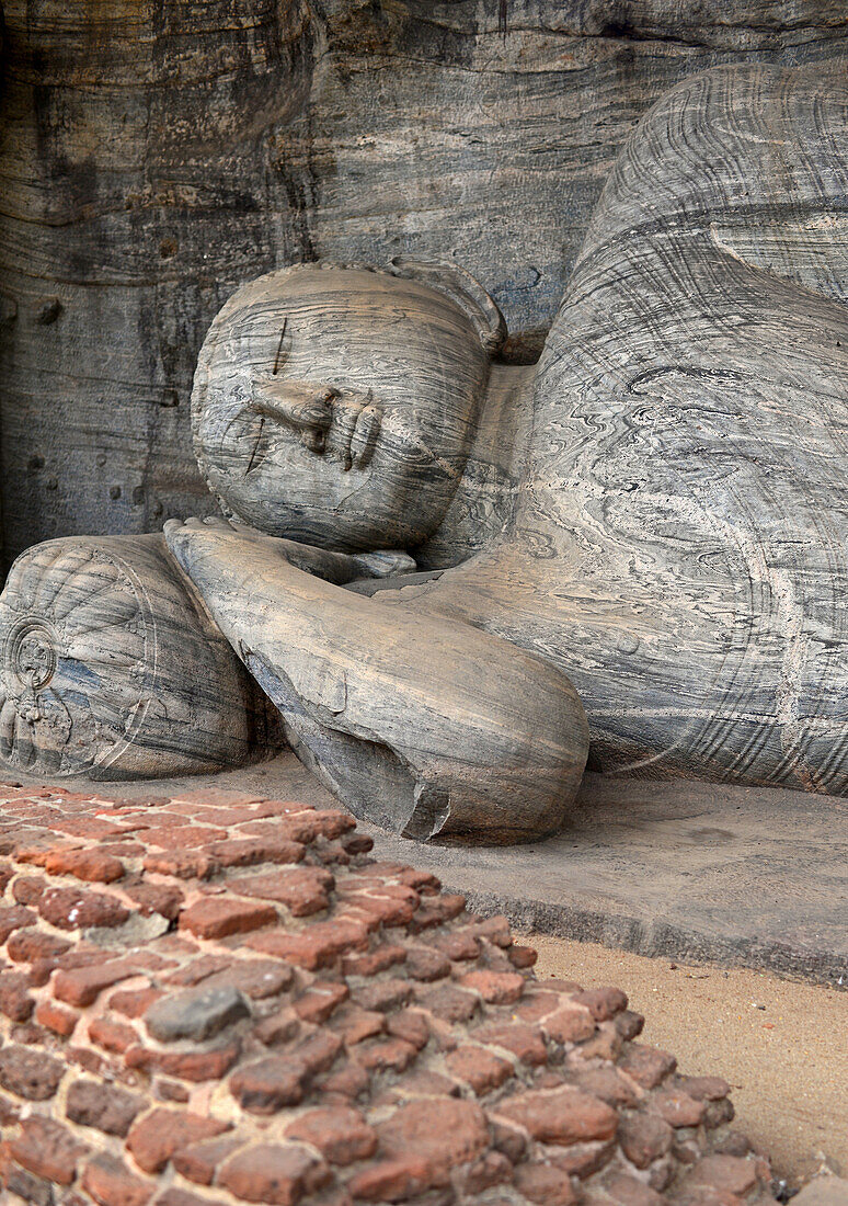 Gal Vihara, auch bekannt als Gal Viharaya und ursprünglich als Uttararama, Felsentempel in der antiken Stadt Polonnaruwa, Sri Lanka