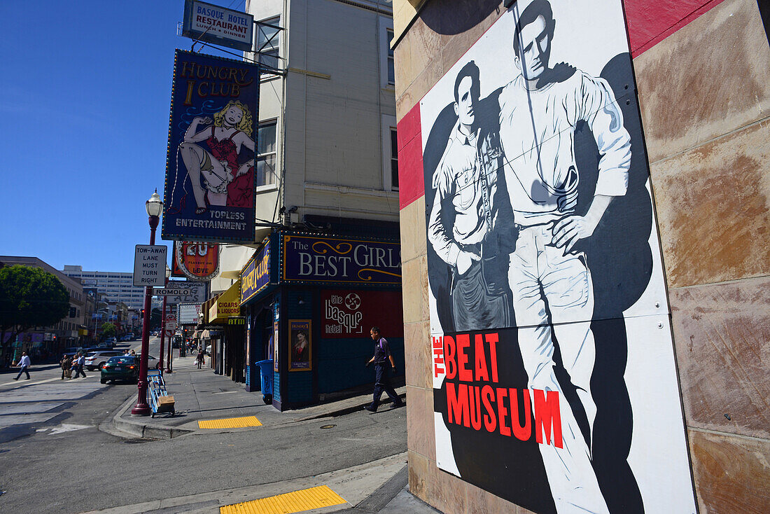 Gemaltes Schild des Beat-Museums am Broadway, San Francisco