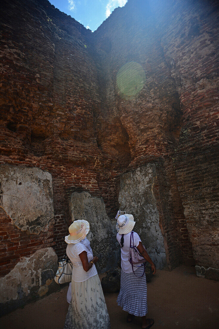 Ruinen des Königspalastes in der antiken Stadt Polonnaruwa, Sri Lanka