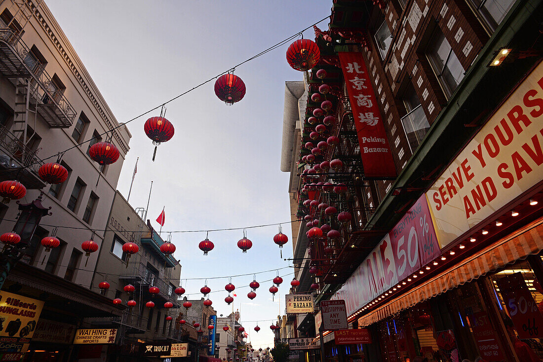 Die Straßen von Chinatown in San Francisco, Kalifornien