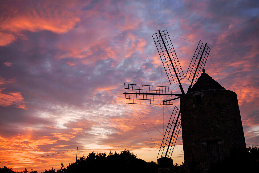 Alte Windmühle bei Sonnenuntergang, Sant Francesc, Formentera