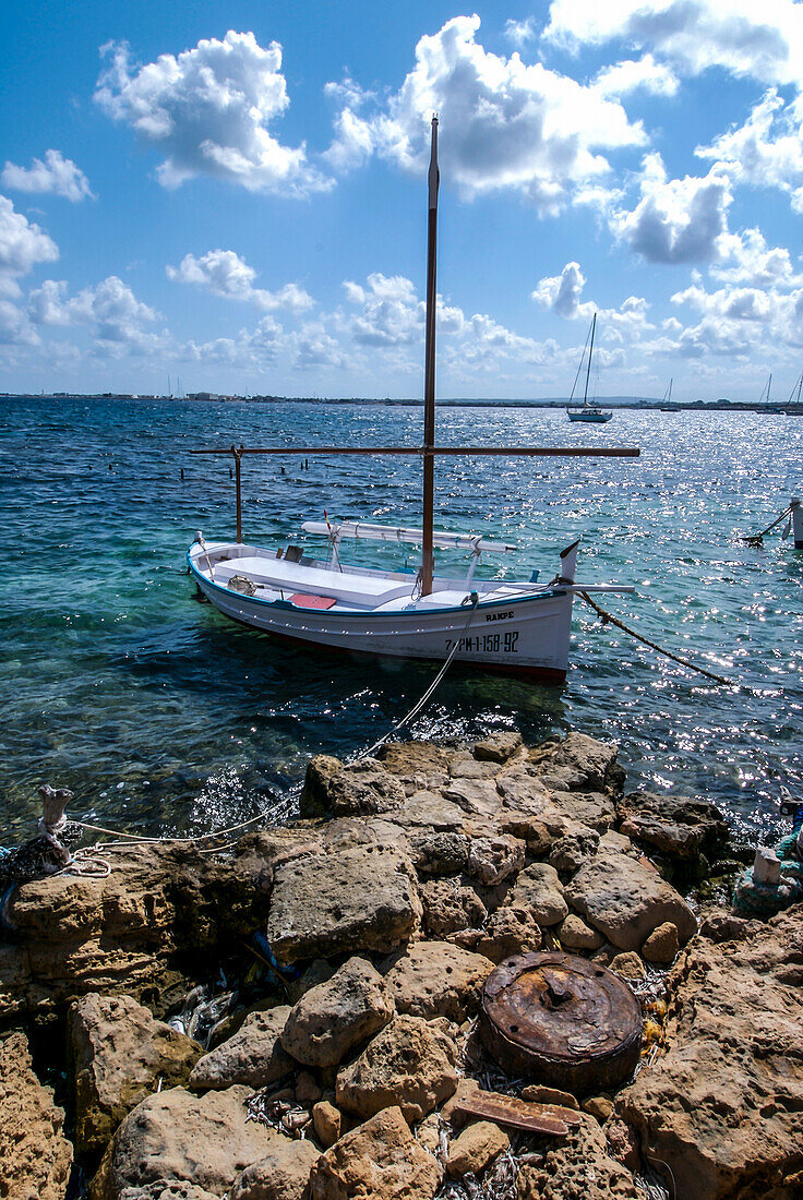 Fischerboote auf Formentera, Spanien