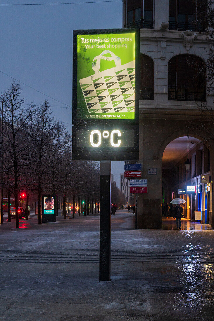 Zaragoza, vom Sturm Juan mit Schnee bedeckt