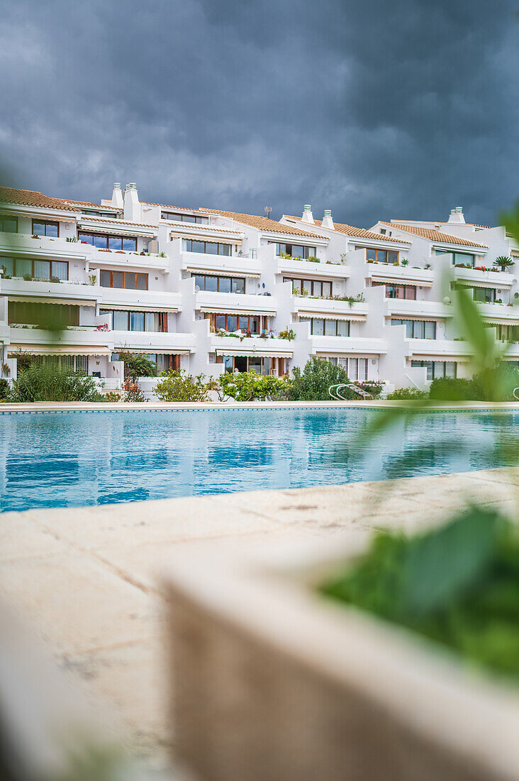 Wohnanlage mit Schwimmbad in Spanien