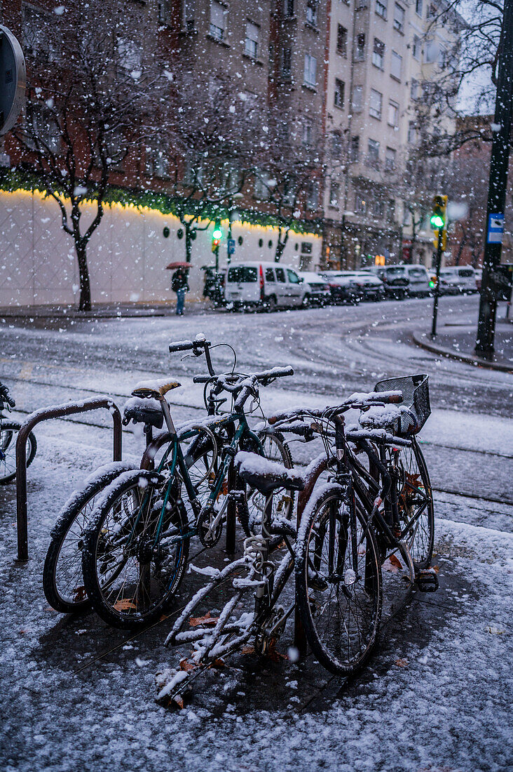 Zaragoza blanketed in snow by storm Juan