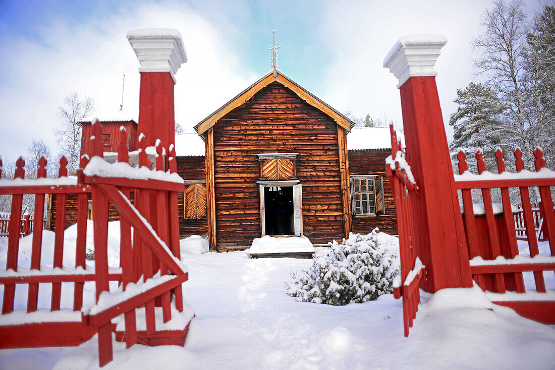 Lake Pielpaj?rvi Wilderness Church, oldest S?mi church still in use in Inari Municipality, Lapland, Finland