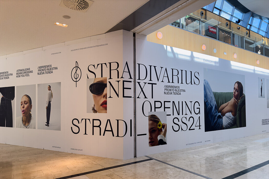 Eröffnung eines Stradivarius-Geschäfts im Einkaufszentrum Puerto Venecia in Zaragoza, Spanien