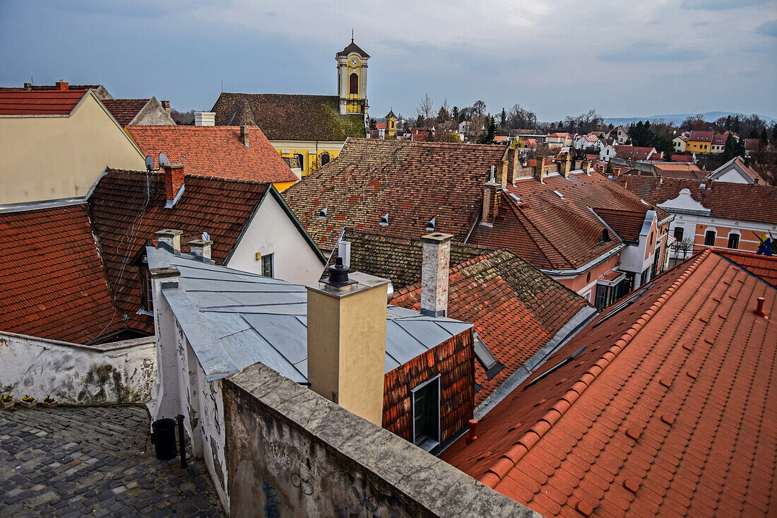 Straßen von Szentendre, einer Stadt am Flussufer im Komitat Pest, Ungarn,