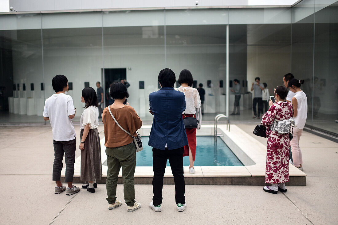 The Swimming Pool des Künstlers Leandro Erlich, dauerhaft ausgestellt im 21st Century Museum of Contemporary Art, Kanazawa, Japan