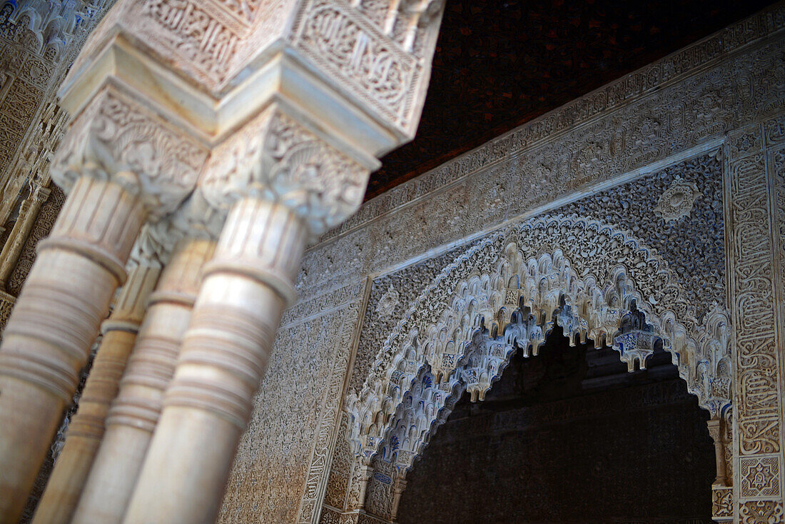 Palast der Löwen (Palacio de los Leones) in der Alhambra, Palast- und Festungskomplex in Granada, Andalusien, Spanien