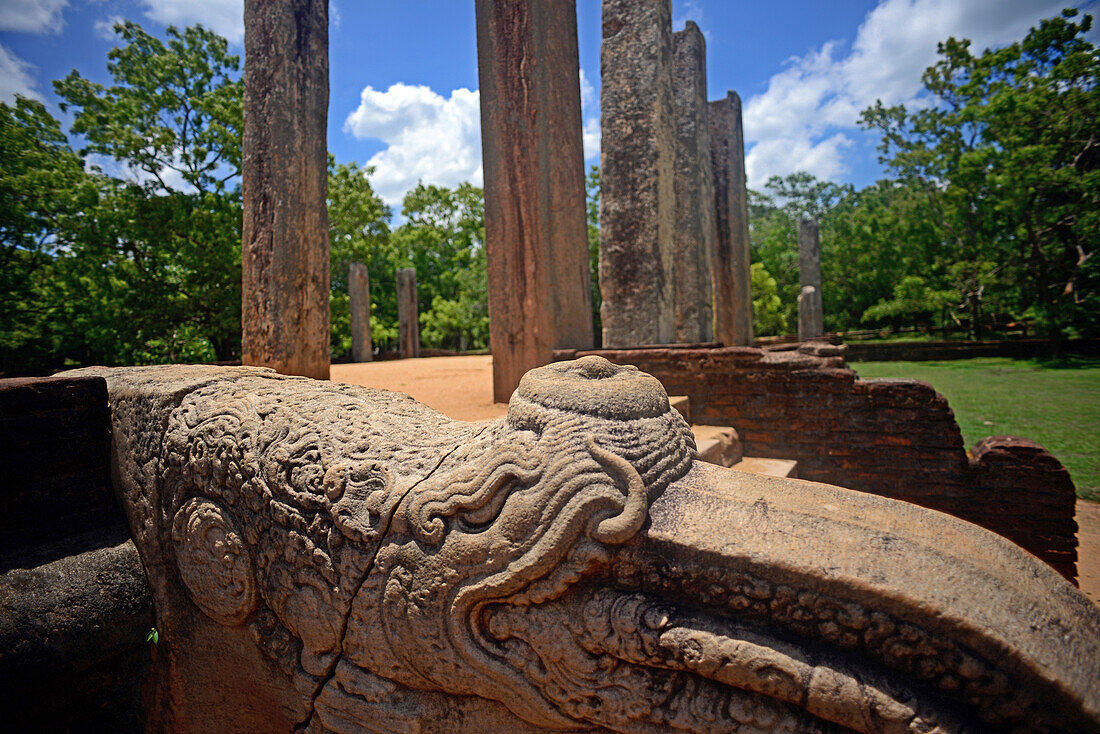 Ruinen des Ratnaprasada oder Juwelenpalastes in Anuradhapura, Sri Lanka