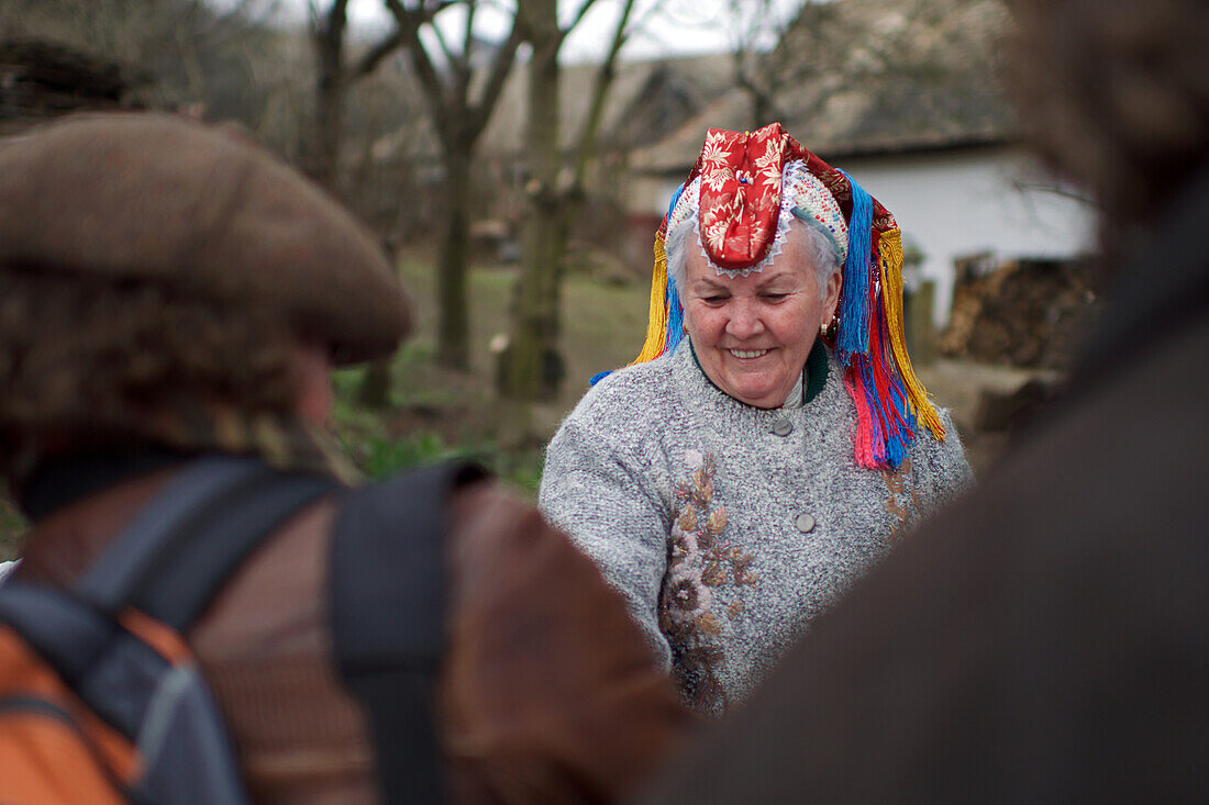Trachten und Volkstraditionen beim Osterfest in Holl?k?, einem zum UNESCO-Welterbe gehörenden Dorf im Cserh?t-Gebirge des Nordungarischen Berglandes