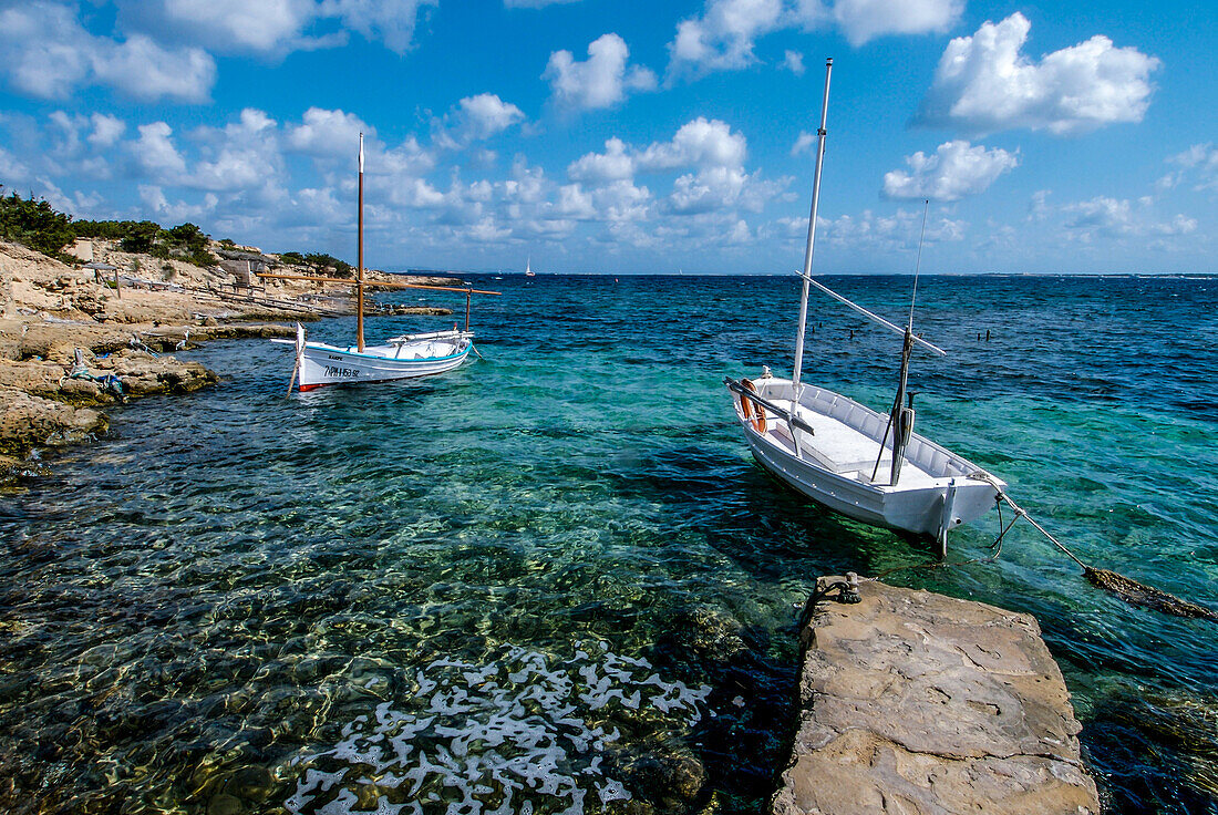 Fischerboote auf Formentera, Spanien