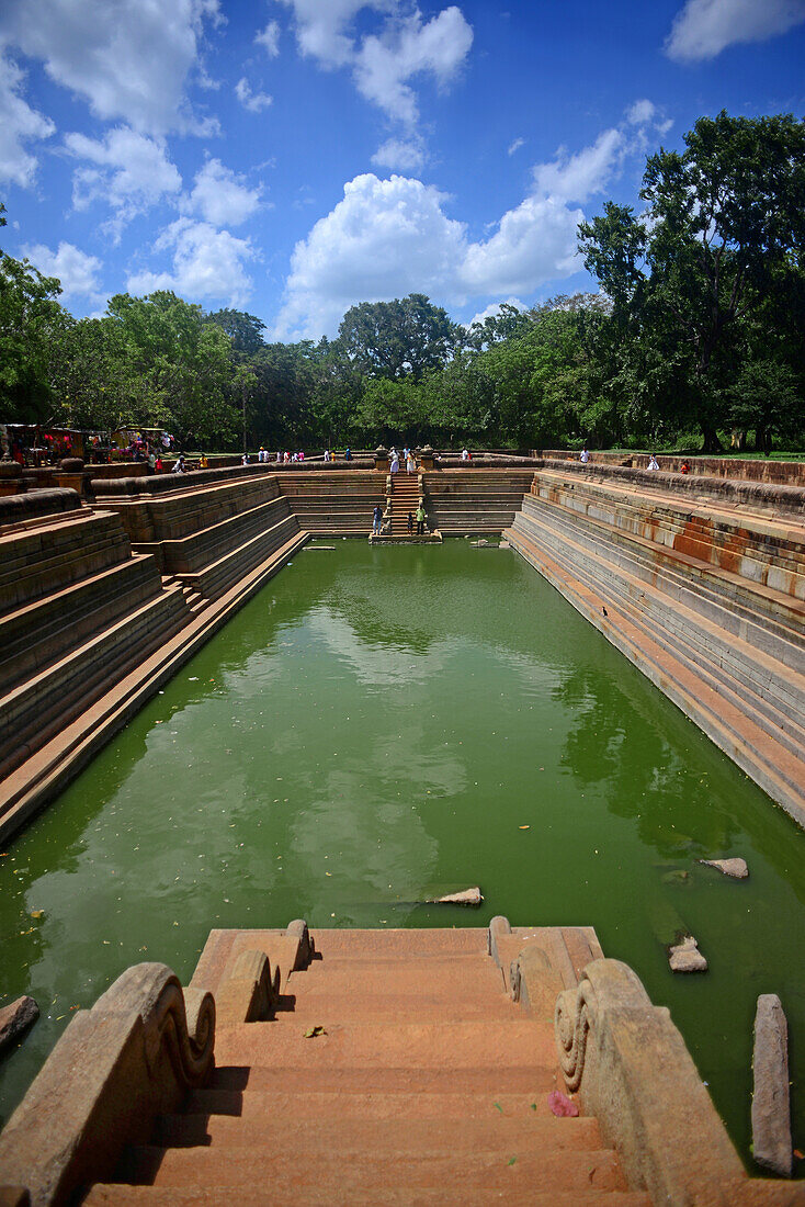 Kuttam Pokun, eines der besten Exemplare von Badetanks oder -becken im alten Sri Lanka