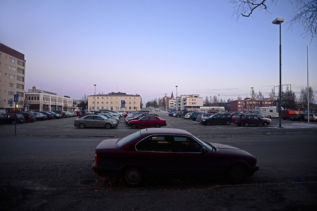 Straßen und Autos in Kemi, Lappland