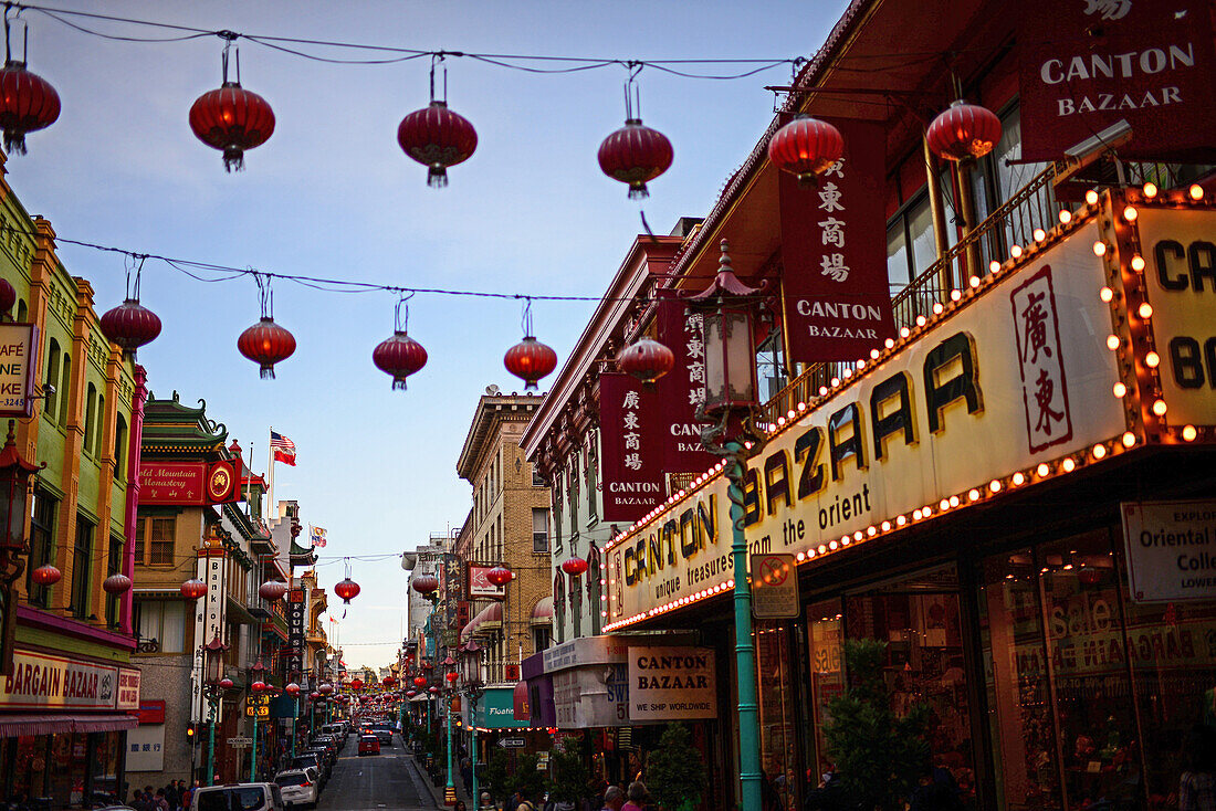 Die Straßen von Chinatown in San Francisco, Kalifornien