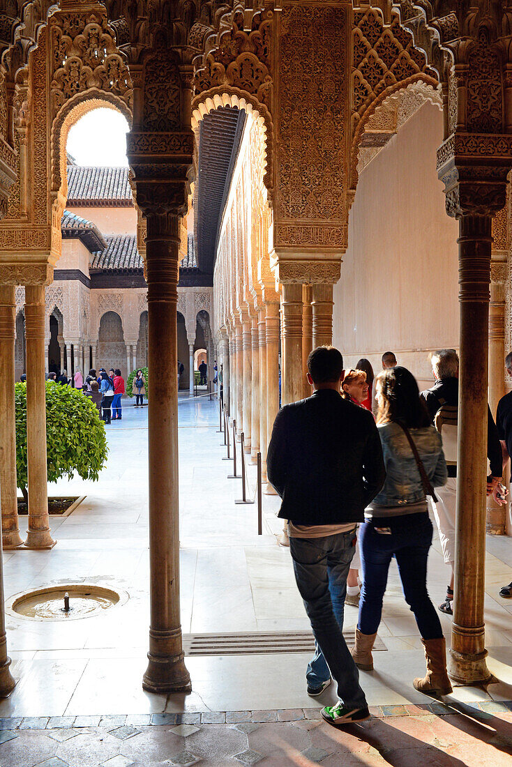 Palast der Löwen (Palacio de los Leones) in der Alhambra, Palast- und Festungskomplex in Granada, Andalusien, Spanien