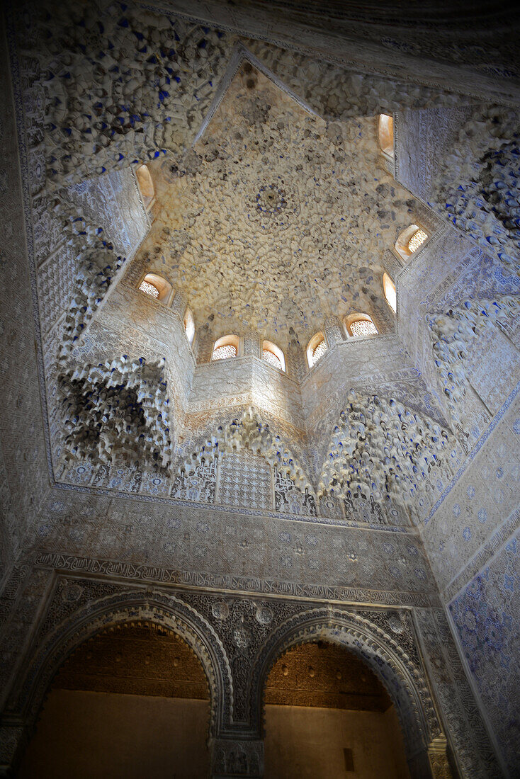 Palast der Löwen (Palacio de los Leones) in der Alhambra, Palast- und Festungskomplex in Granada, Andalusien, Spanien