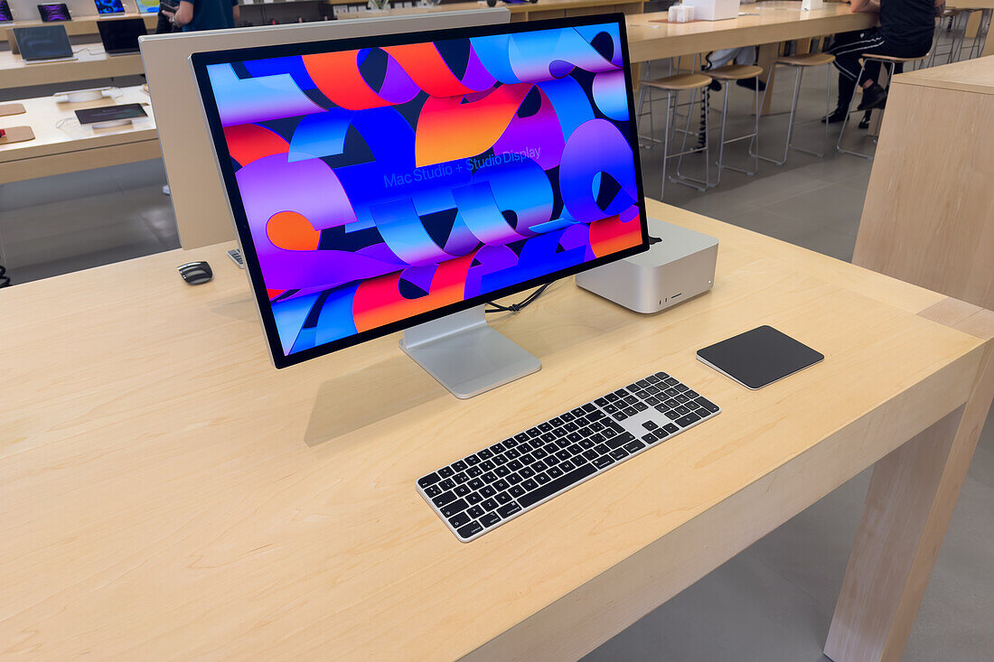 Apple Store in Puerto Venecia shopping mall, Zaragoza, Spain