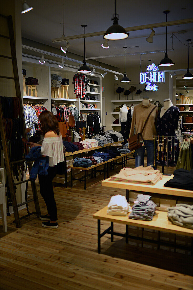 The Denim Bar in mall at Market Street, San Francisco.