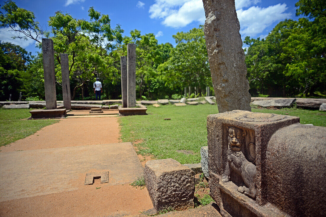 Ruinen des Ratnaprasada oder Juwelenpalastes in Anuradhapura, Sri Lanka