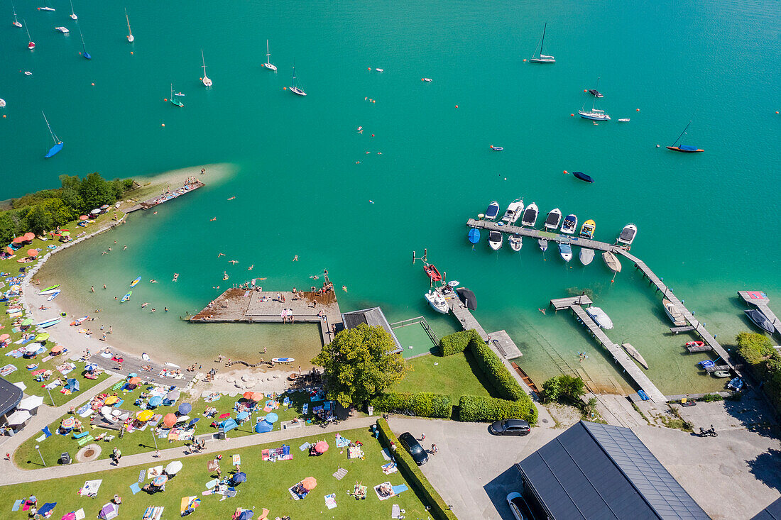 Österreich, Sankt Gilgen, Luftaufnahme vom Strand des Wolfgangsees