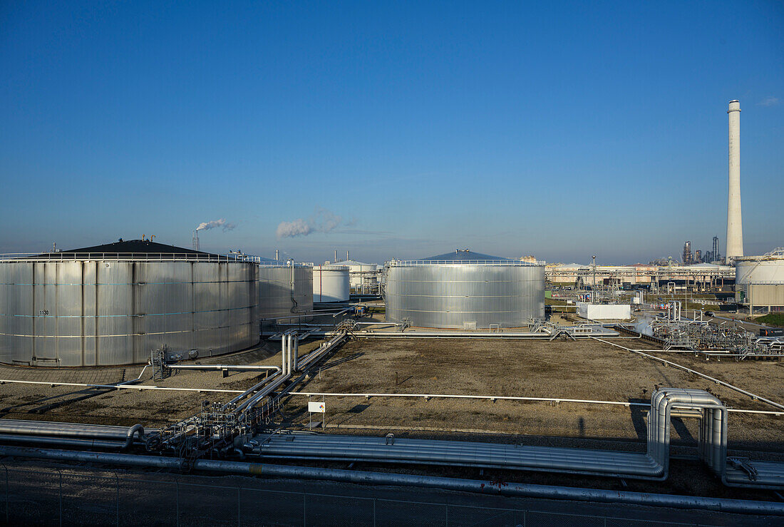 Netherlands, Rotterdam, Storage tanks at oil refinery