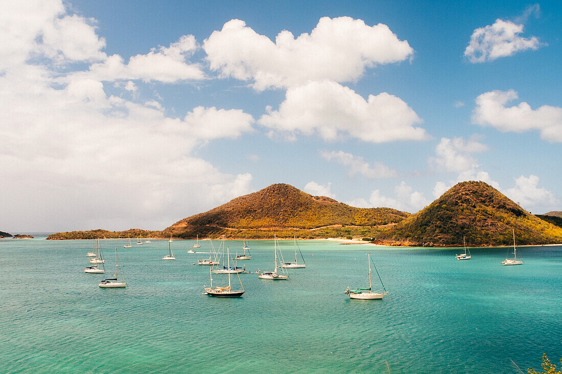 Antigua und Barbuda, Antigua, Segelboote in Bucht