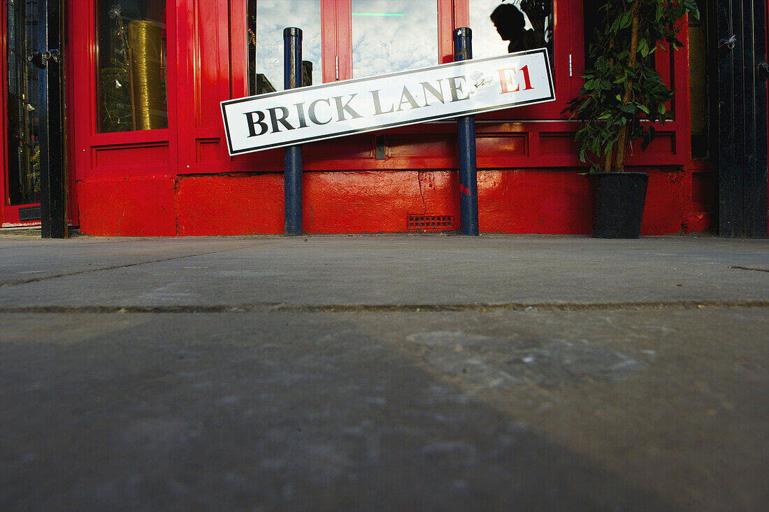 Ein Schild für die Brick Lane; London, England