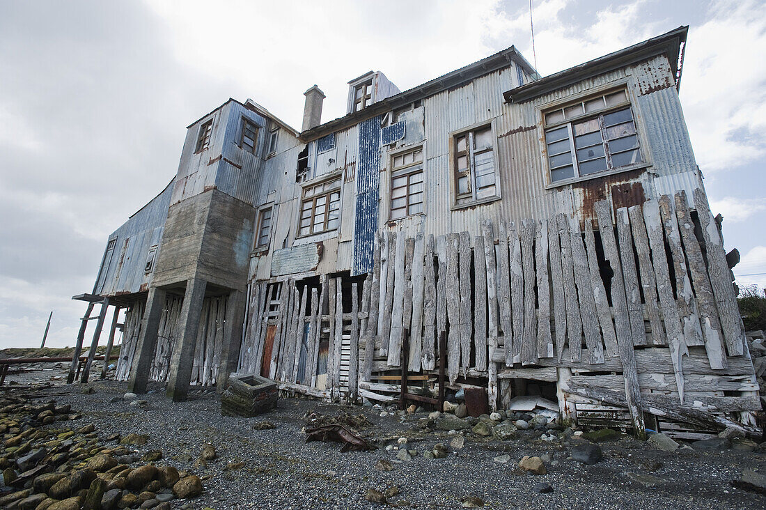 Verlassenes, baufälliges Haus; Porvenir, Chile