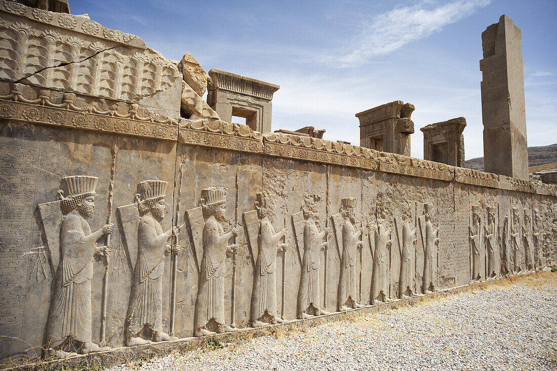 Basrelief der persischen Garde, Winterpalast des Dareios (Tashara); Persepolis, Iran.