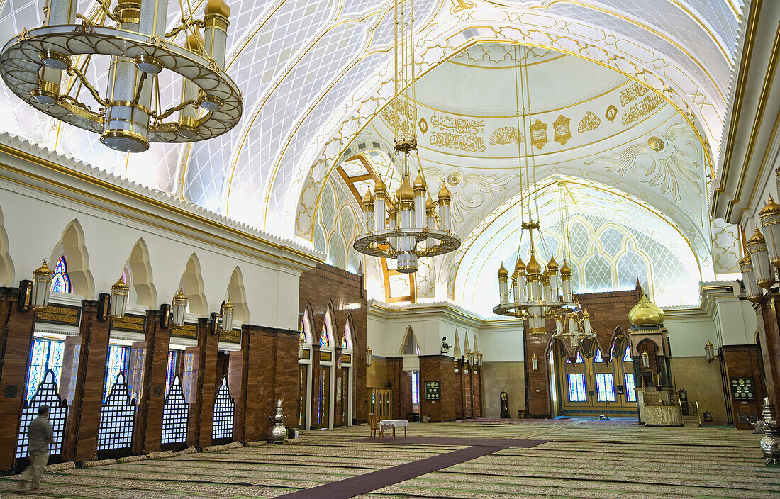 Innenraum der Sultan Omar Ali Saifuddien Moschee; Bandar Seri Begawan, Brunei