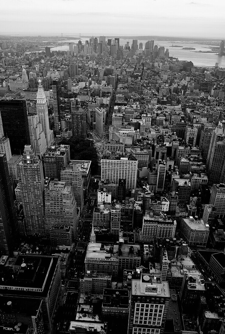 Stadtbild von New York City in Schwarz und Weiß; New York City, New York, Vereinigte Staaten von Amerika
