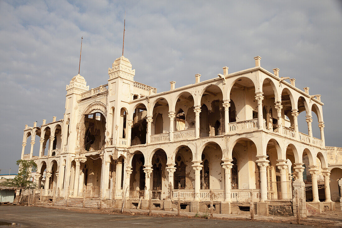 Ruine der Banco D'italia; Insel Batsi, Massawa, Eritrea.