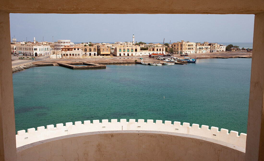 Blick vom Grand Dahlak Hotel auf die Insel Batsi; Massawa, Eritrea