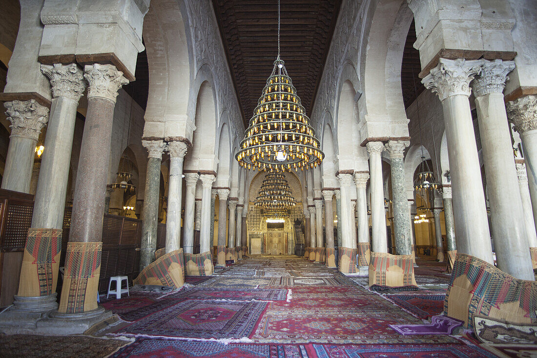 Das Innere des Gebetsraums, Große Moschee, Medina; Kairouan, Tunesien