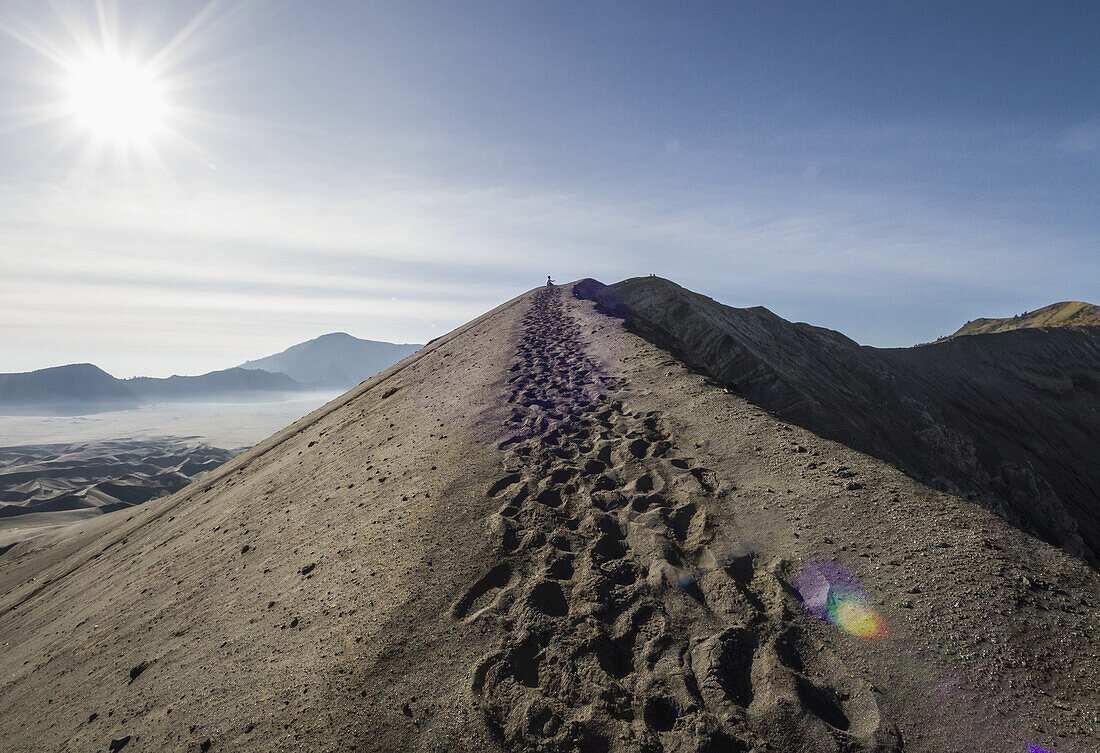 Kraterrand des Berges Bromo, Bromo Tengger Semeru Nationalpark, Ost-Java, Indonesien