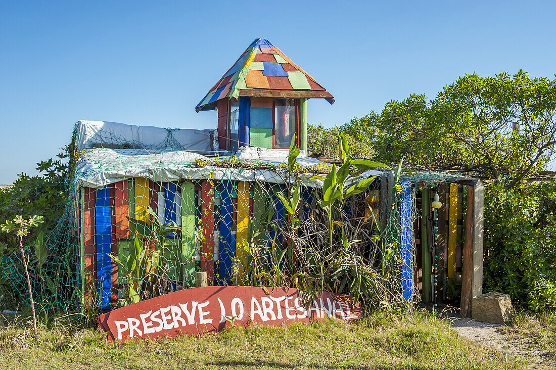 Bunte Hütte am Strand; Cabo Polonio, Uruguay