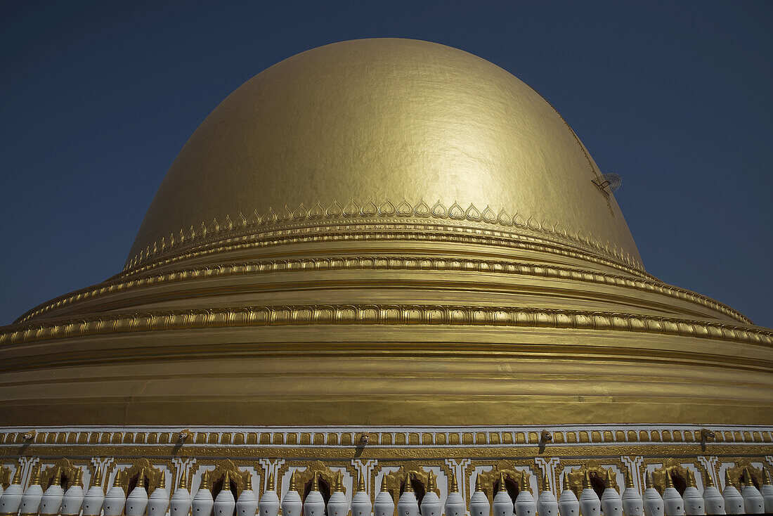 Kaunghmudaw Pagode; Sagain, Myanmar