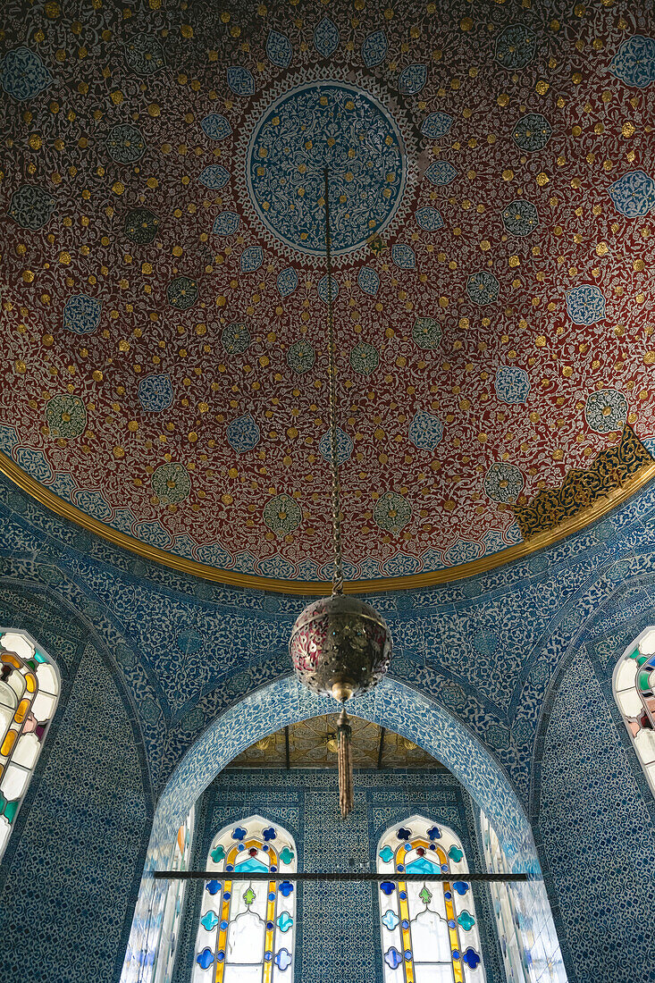 Verschnörkelte Inneneinrichtung im Topkapi-Palast; Istanbul, Türkei