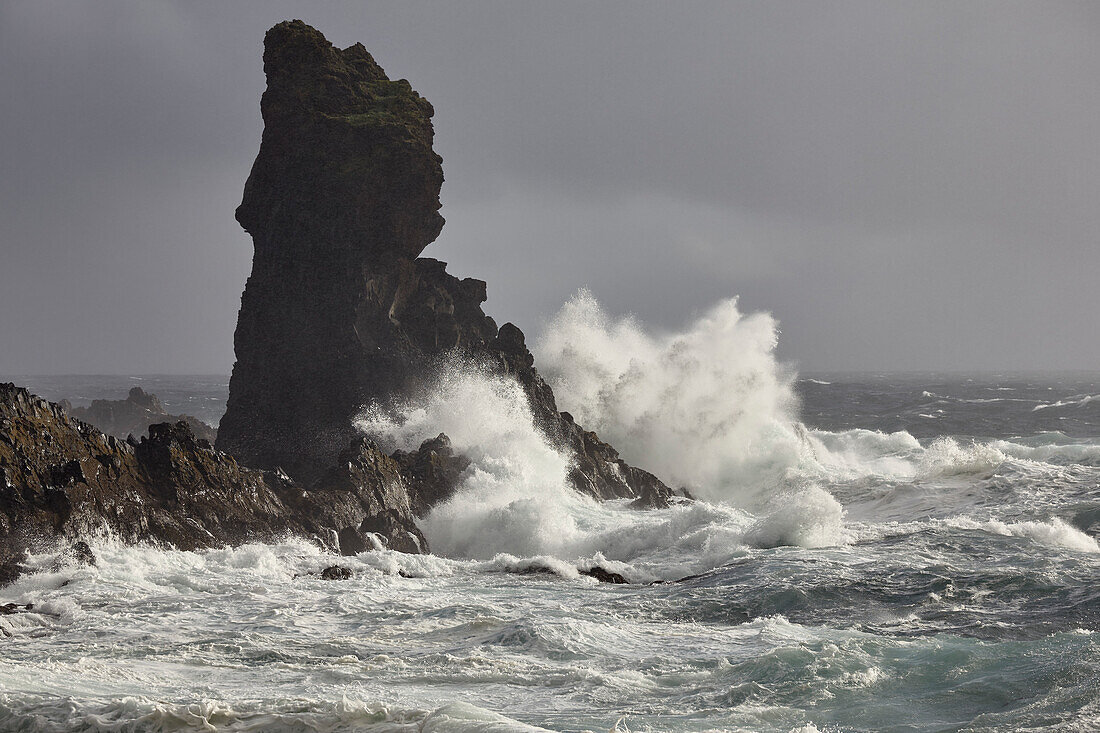 Trollakirkja-Felsen bei Dritvik, am westlichen Ende der Snaefellsnes-Halbinsel, Westisland; Island.