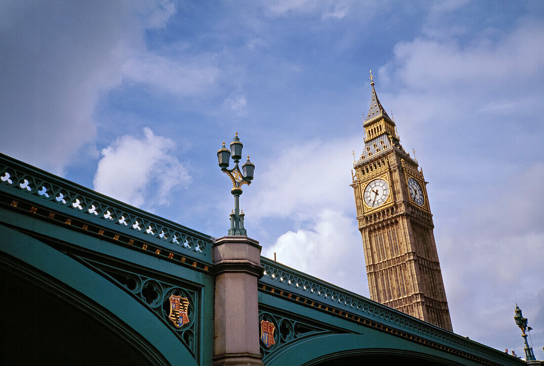 Elizabeth Tower, auch bekannt als Big Ben, im Palace of Westminster; London, England