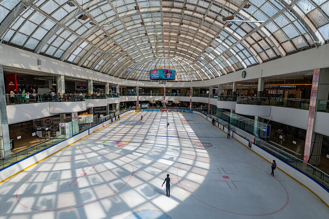 Eislaufbahn im Edmonton-Einkaufszentrum, Edmonton, Alberta, Kanada, Nordamerika