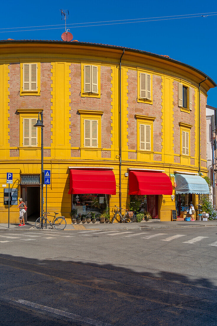 Blick auf bunte Architektur im Stadtteil Borgo San Giuliano in Rimini, Rimini, Emilia-Romagna, Italien, Europa