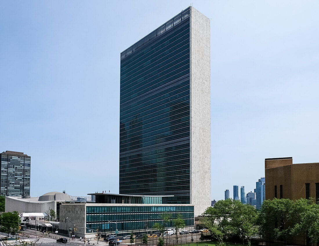 View of the United Nations Secretariat Building, a skyscraper at the headquarters of the United Nations in the Turtle Bay neighborhood of Manhattan in New York City, United States of America, North America