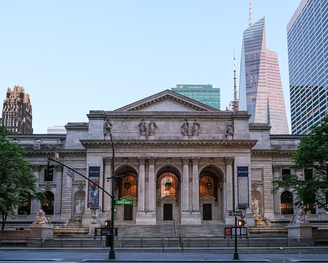 Architektonisches Detail der New York Public Library (NYPL), zweitgrößte Bibliothek der USA und viertgrößte der Welt, New York City, Vereinigte Staaten von Amerika, Nordamerika